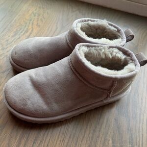 UGG Classic Ultra Mini Boots kids 5 lavender Suede Shearling Cozy Winter Slip-On